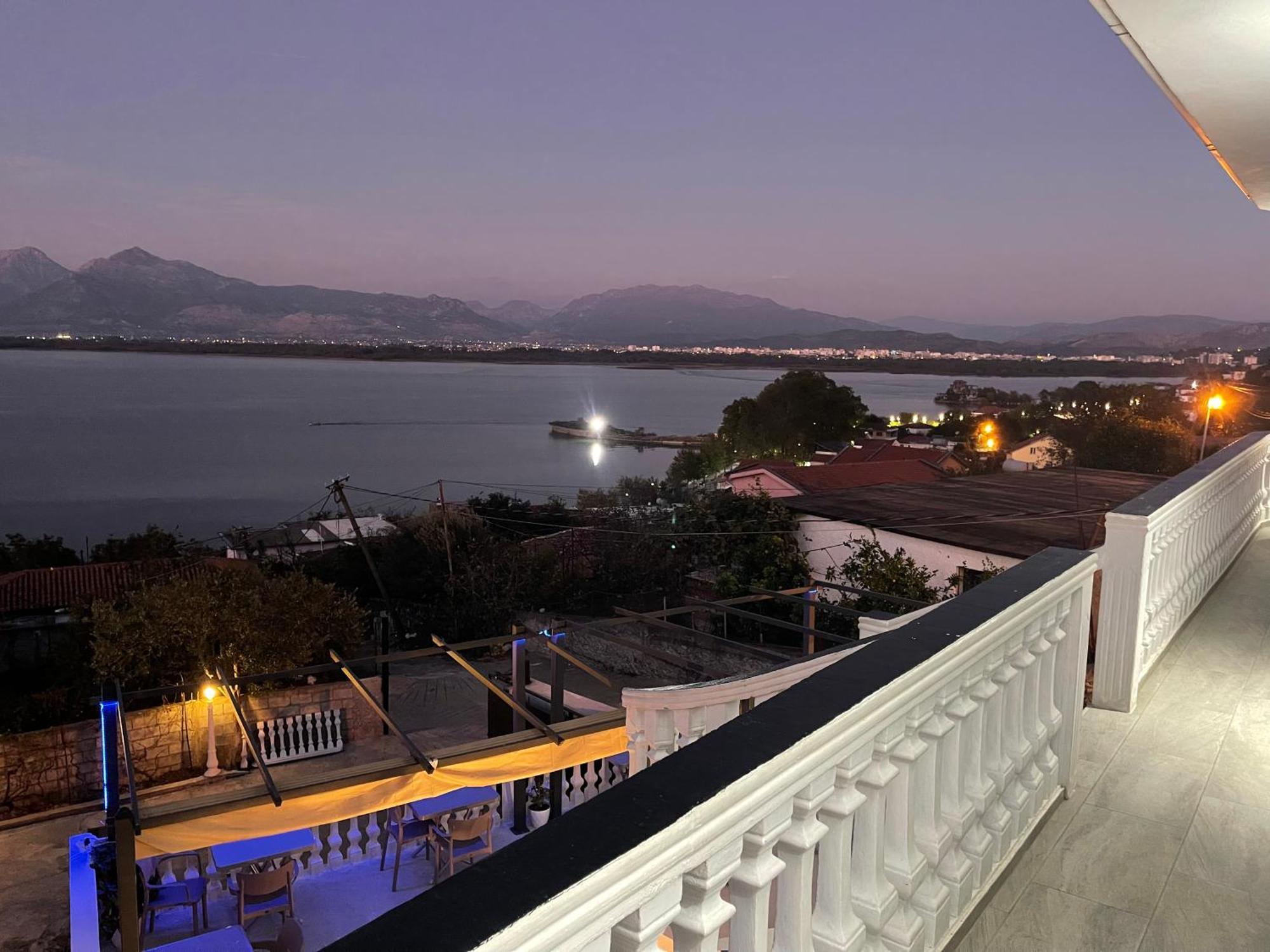 Four Generation Hotel Shiroka Ngoại thất bức ảnh