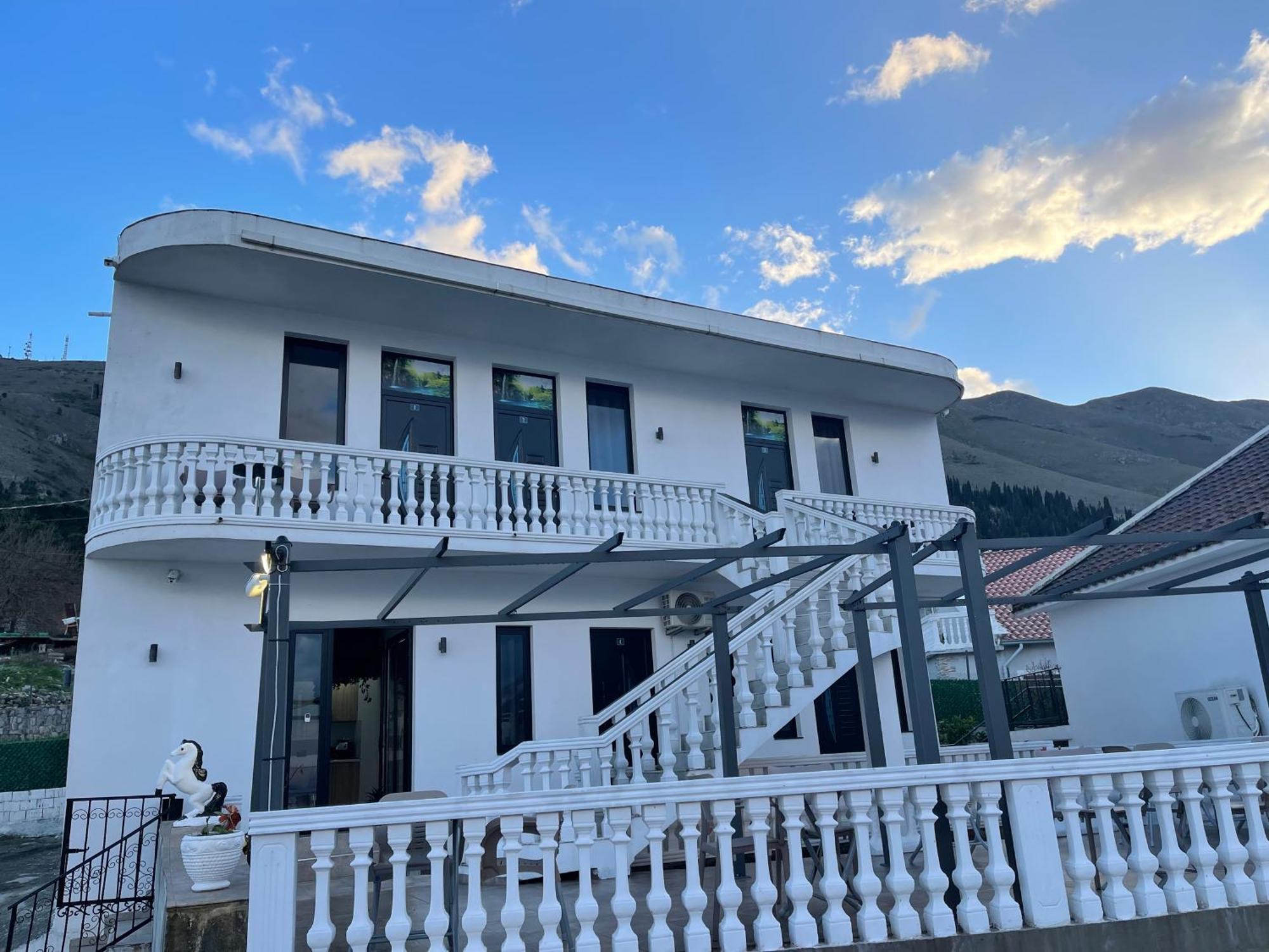 Four Generation Hotel Shiroka Ngoại thất bức ảnh